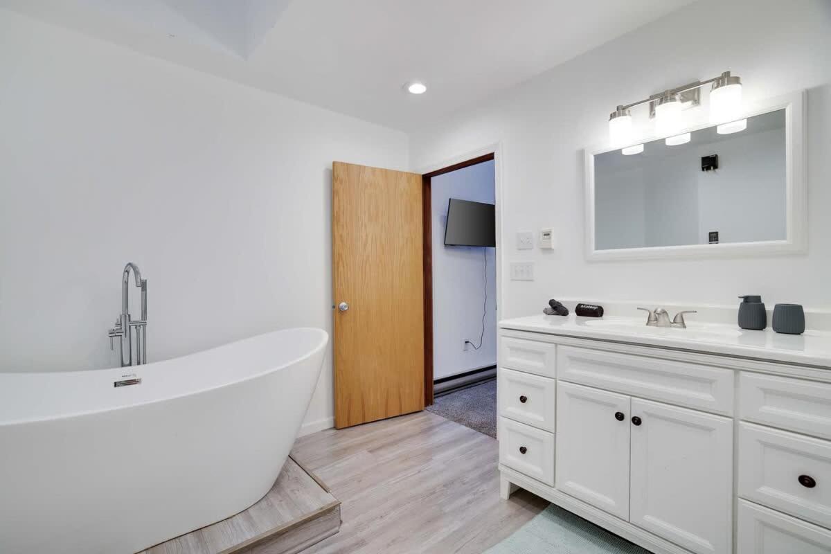 Relax In Blakeslee - Spacious 5Br Home With Bbq Экстерьер фото